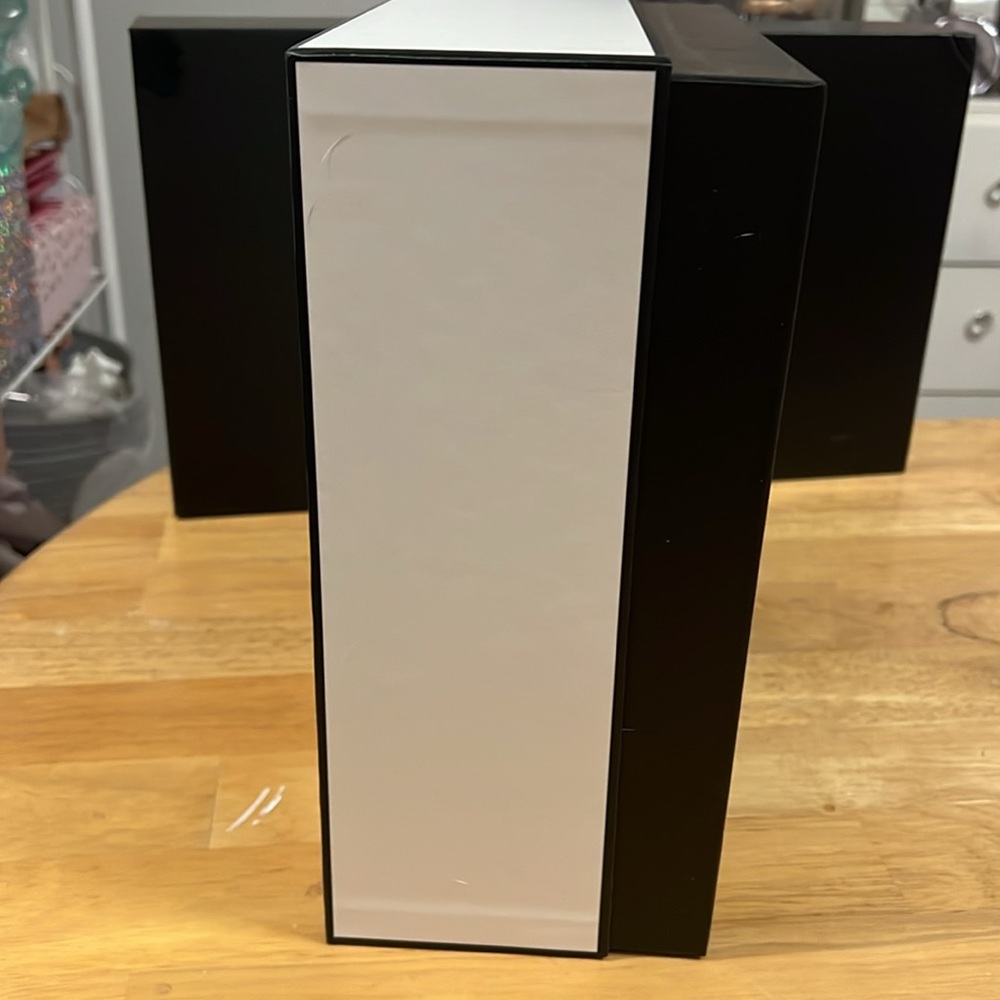 Chanel Luxury Gift Box - Picture 6 of 7